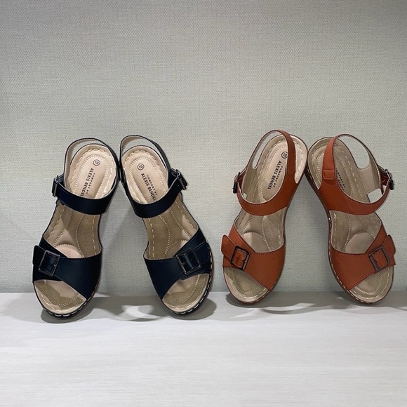 Black & Brown Faux Leather Sandals - Picture 3 of 9